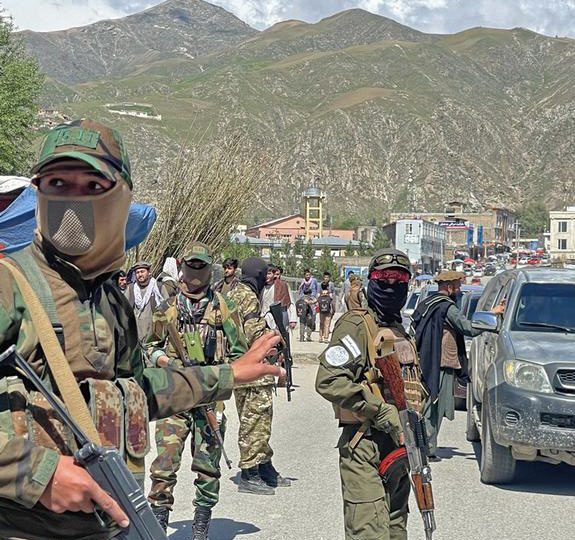 Mueren 11 personas durante atentado en funeral de un gobernador en Afganistán