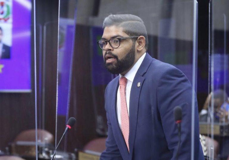 Diputado del PLD llama a la bancada del PRM aprobar proyecto que elimina anticipo al impuesto sobre la renta