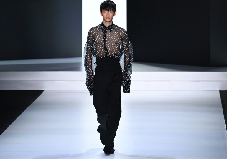 Dolce & Gabbana exalta la elegancia sensual del hombre en la Semana de la  Moda de Milán