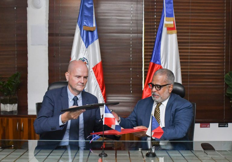 <strong>República Dominicana y República Checa modernizan acuerdo de transporte aéreo que fortalece aviación comercial</strong>