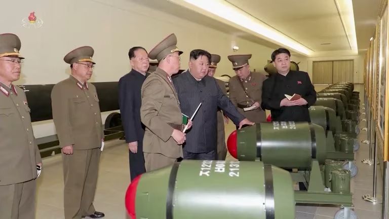 Corea del Norte desarrolla misiles con mini cabezas nucleares "difíciles de interceptar"
