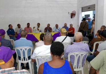 Domingo Contreras se reúne con comerciantes de Villa Consuelo y plantea coalición ciudadana con el sector