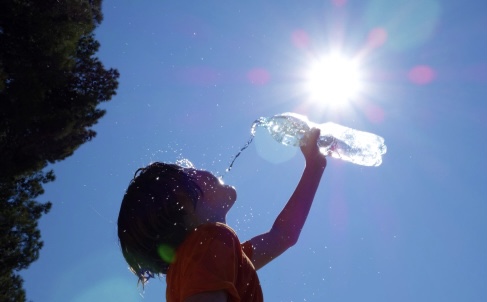 ONAMET prevé un día caluroso con algunas lluvias por efecto de la vaguada