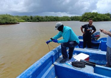 <strong>Gestión Ambiental investiga la causa de muerte de peces reportadas en la presa de Hatillo y en Azua  </strong>