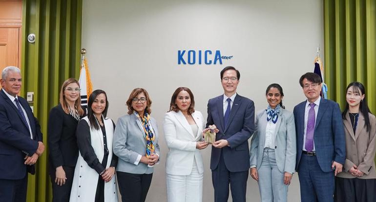 Refuerzan lazos de cooperación con KOICA y autoridades coreanas para la salud integral y autonomía económica de las mujeres