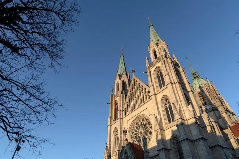 Tras escándalos de abusos, iglesia católica alemana pierde más de 500 mil fieles en un año y medio