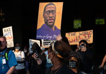 Violencia y racismo persisten en la policía de la ciudad donde murió George Floyd en EEUU