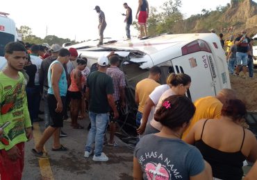 Video| Hospitales Morillo King y Traumatológico Juan Bosch recibieron 27 pacientes del accidente de autobús en Guaco, La Vega