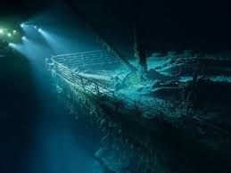 Hallan restos esparcidos cerca del Titanic en día crítico en búsqueda del sumergible