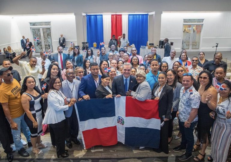 Presidente Abinader de reúne con Diáspora dominicana en Bahamas