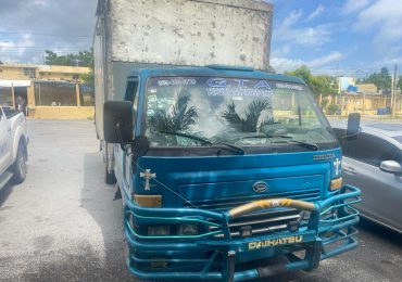 Camión robado en Santo Domingo es recuperado por la Policía en Pedernales