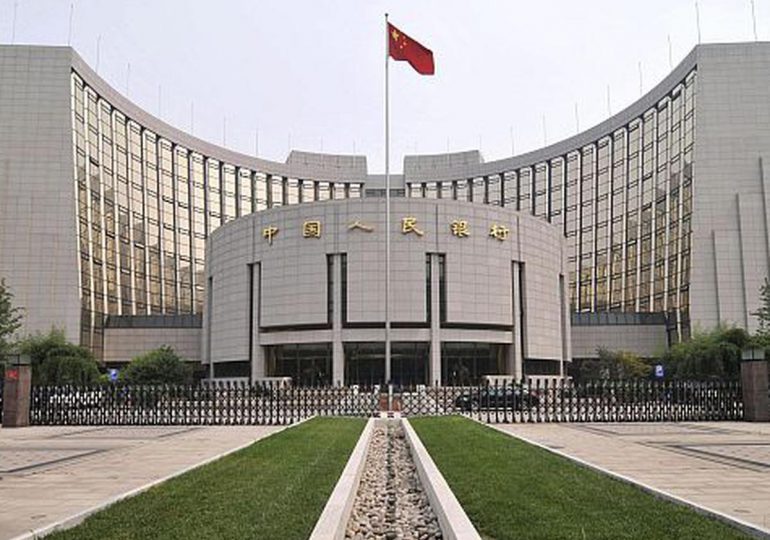 Banco central chino rebaja dos tasas clave de interés