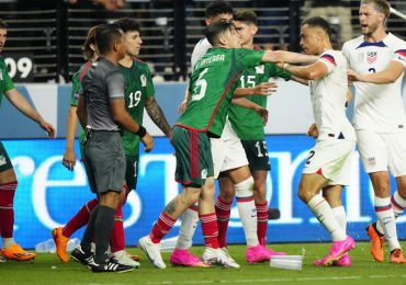 Suspenden a cuatro futbolistas de México y EEUU por riñas en Liga de Naciones