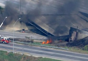 Transitada autopista de EEUU se derrumba en Filadelfia