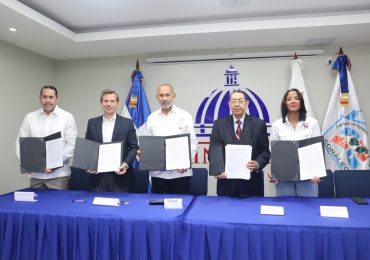 INABIE acuerda con suplidores y Elopak Caribe el reciclaje de las cajitas de leche