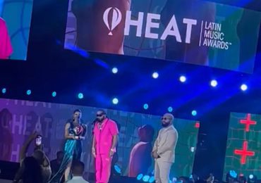 VIDEO | El Alfa es reconocido en Premios Heat por su trayectoria musical