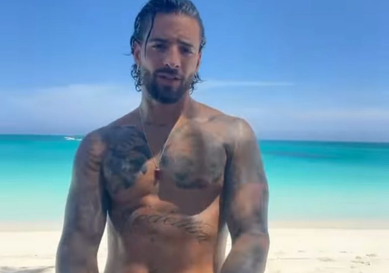 Maluma enciende las redes sociales con sus fotos y videos candentes desde la playa