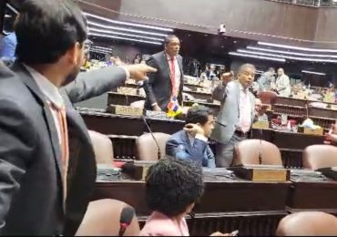 VIDEO | Legisladores José Horacio Rodríguez y Eugenio Cedeño se enfrentan en la Cámara de Diputados