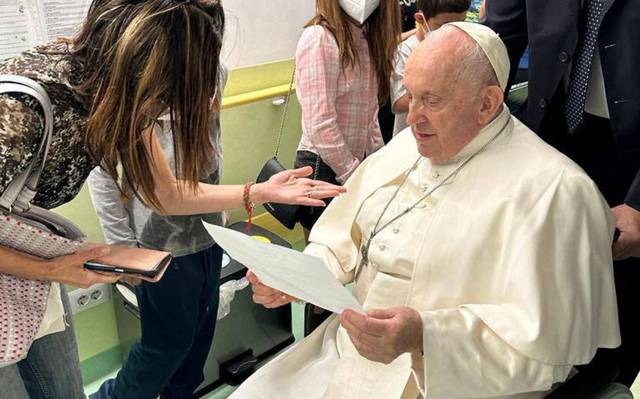 El papa Francisco saldrá del hospital el viernes
