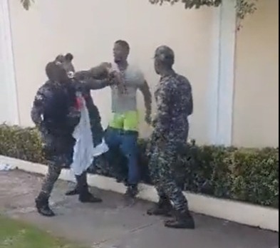 VIDEO | Director PN solicita investigar incidente violento entre tres agentes y un ciudadano