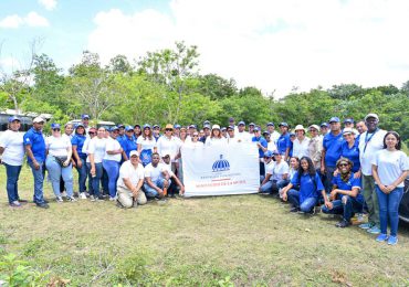 Ministerio de la Mujer siembra 2,200 plantas durante Plan Nacional de Reforestación