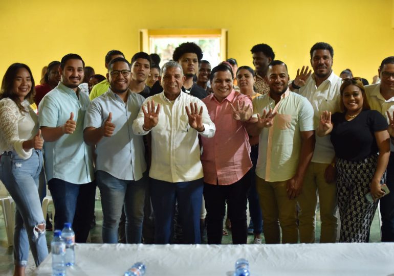 Jóvenes de Jacagua manifiestan su apoyo a Moisés Vega como presidente provincial de la JRM Santiago