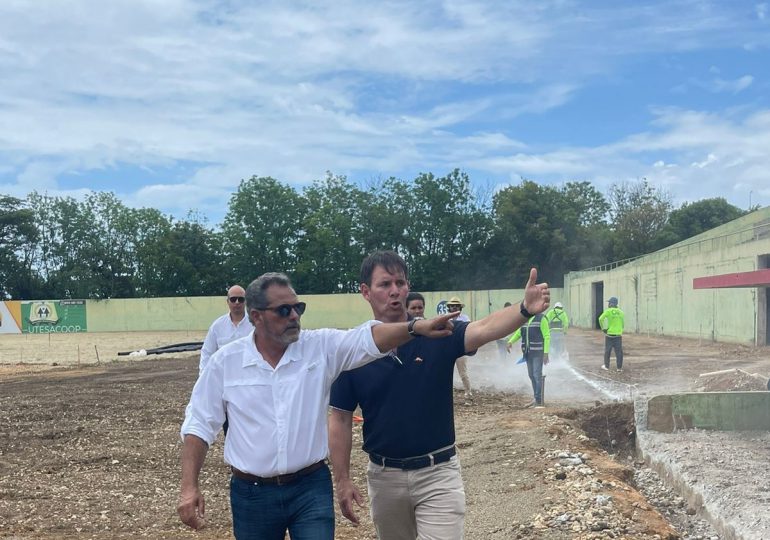Junior Noboa afirma que las labores están avanzadas en el estadio de Béisbol José Briceño