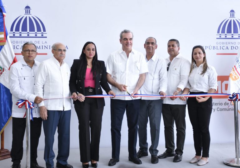 Luis Abinader inaugura puente en municipio de Mao