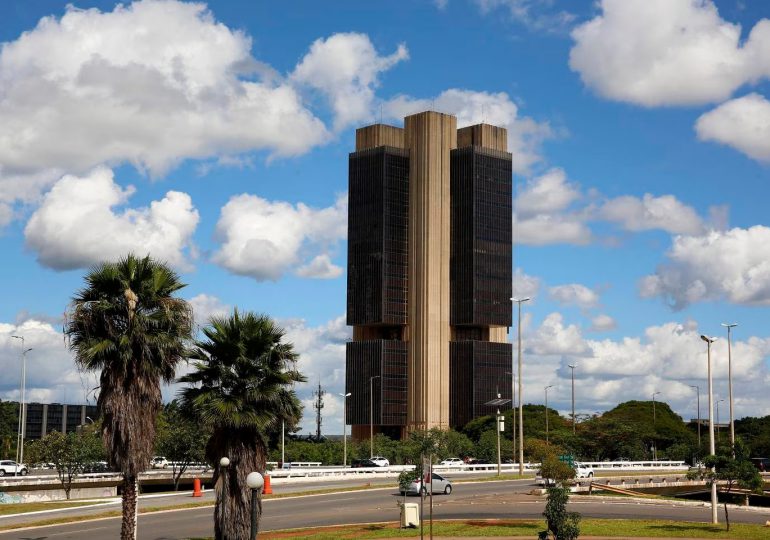 Banco Central de Brasil mantiene en 13,75% tasa de interés, sin señales de baja
