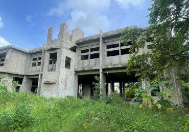 Migración interviene edificio en construcción que alojaría Bomberos Santiago; no pernoctan nacionales haitianos ilegales