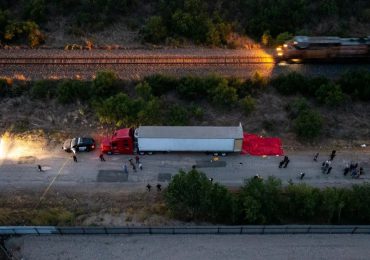 Detenidos cuatro mexicanos por muerte de 53 migrantes en camión en Texas