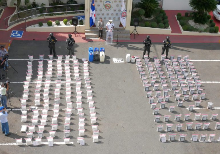 VIDEO | Ocupan 1.3 toneladas de presunta cocaína; arrestan a cuatro personas