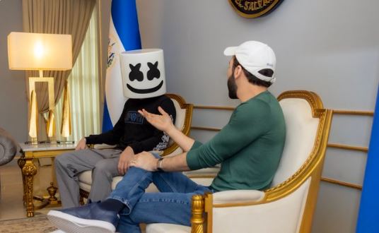 Marshmello se reúne con el Presidente Bukele antes de tocar en la inauguración de “San Salvador 2023”