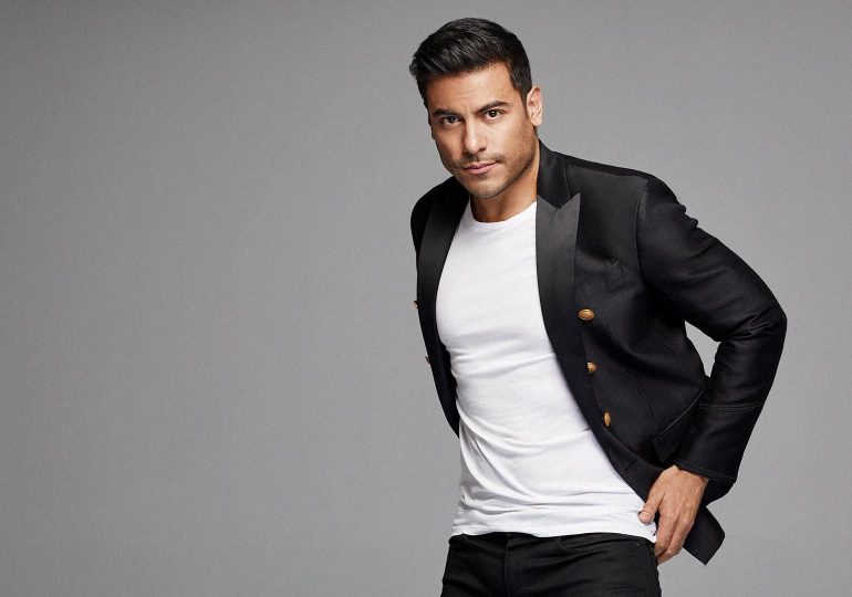 Carlos Rivera muestra por primera vez foto de su boda