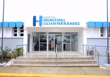 Gobierno entrega remozamiento del hospital municipal Lilian Fernández en Navarrete
