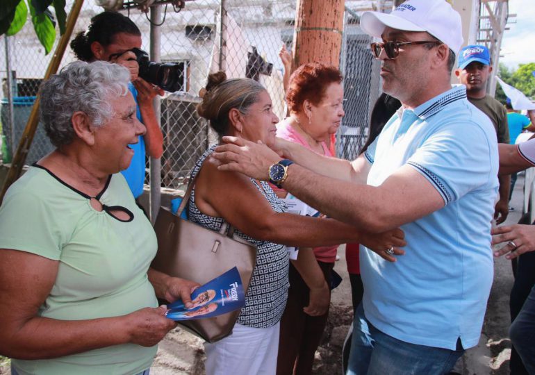 Fredy Fernández realiza encuentro “mano a mano” por el municipio de Tenares
