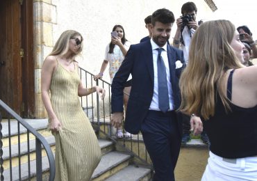 Gerard Piqué reaparece de la mano de Clara Chía en la boda de su hermano Marc