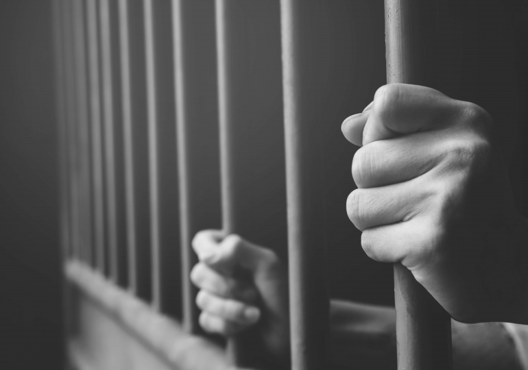 Envían a prisión a pareja de esposos por agredir sexualmente a una adolescente tras encerrarla en salón de belleza