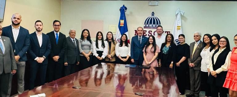 República Dominicana envía 10 jóvenes meritorios a estudiar maestrías y doctorados a los Estados Unidos