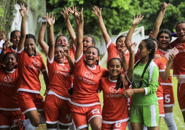 Niñas de Nicaragua aprenden con el fútbol a planear la vida ya construir liderazgo