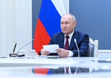Putin dice que Rusia "seguirá resistiendo" frente a sanciones y "presiones externas"
