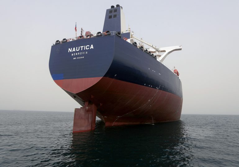La ONU entrega un barco para recoger petróleo de buque abandonado en Yemen