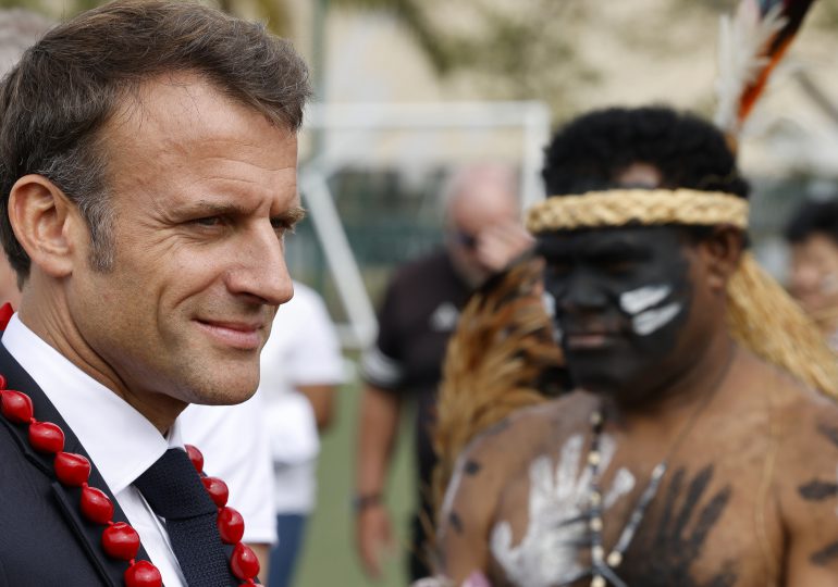 Presidente francés Macron urge al diálogo sobre disputa independentista en Nueva Caledonia