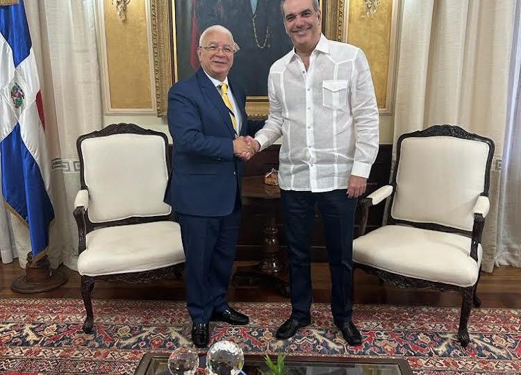 Presidente Abinader se reúne con el ingeniero Tomás Hernández Alberto en el Palacio Nacional