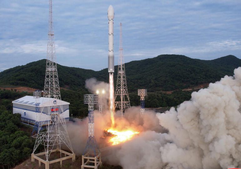 El satélite espía norcoreano que se estrelló no tenía uso militar, dice Seúl