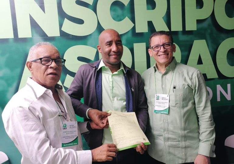 Dirigente de FP Anibal Rivera inscribe candidatura a diputado por el Distrito Nacional