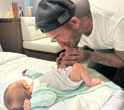 Marc Antony comparte foto de su bebe junto a David Beckham 