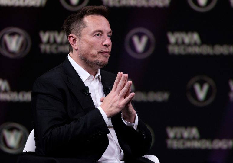 Elon Musk lanza xAI, nueva empresa basada en inteligencia artificial