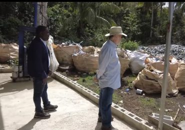 Video| Miguel Ceara Hatton recorre distintos vertederos en Samaná
