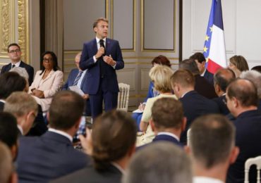 Francia aboga por limitar redes sociales en caso de disturbios